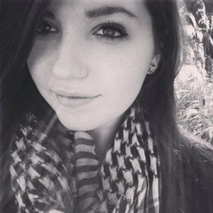 Meet your Posher, Olivia